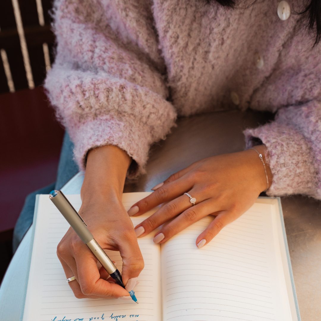 Écriture dans un carnet